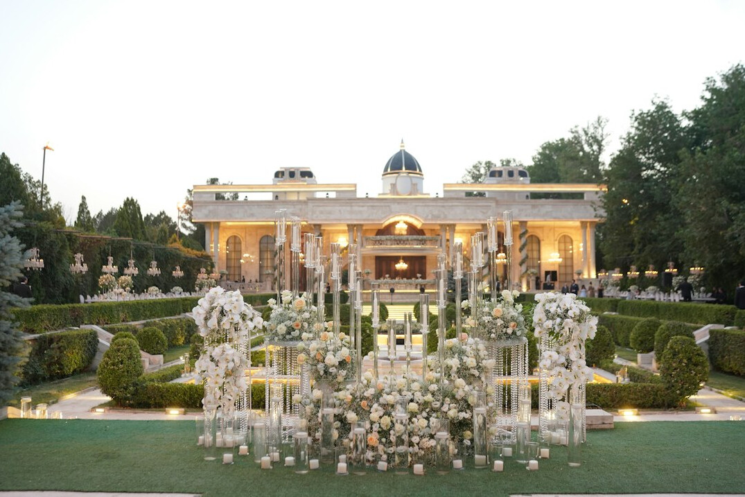 luxury mansion exterior